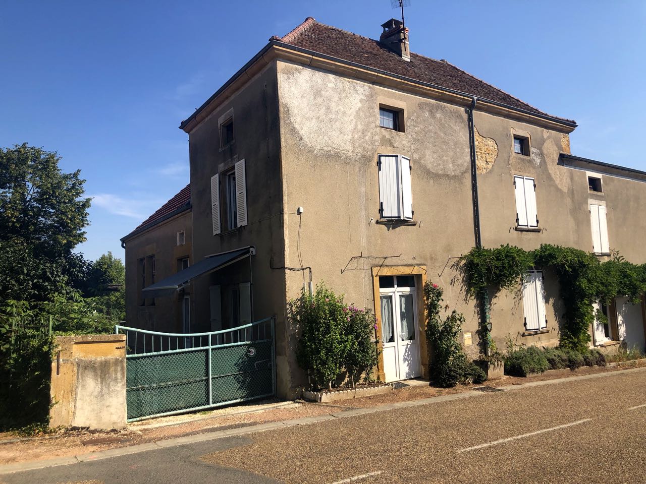 vente Maison de village en pierre à rénover. vente Maison de village en pierre à rénover.